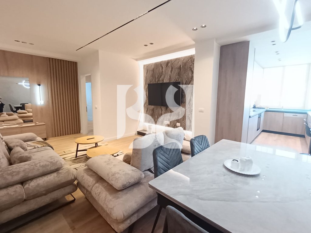 Apartament 3+1 Per Qera ? Rruga e Kavajës,kisha katolike 2