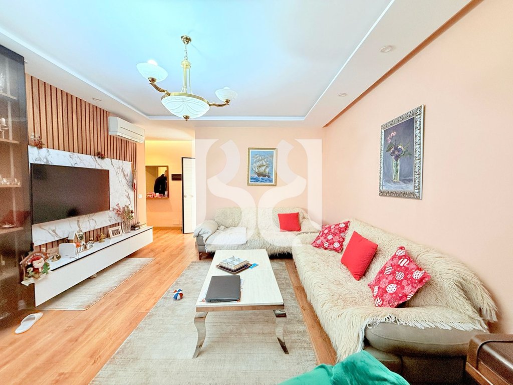 APARTAMENT NE SHITJE TE KOPESHTI BOTANIK 3+1+2 PRANE XHAMISE 4