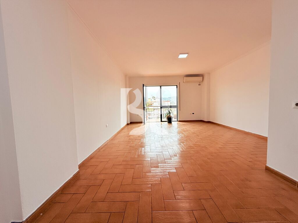APARTAMENT /AMBIENT ME QIRA TE SHESHI WILLSON 3+1+2 3