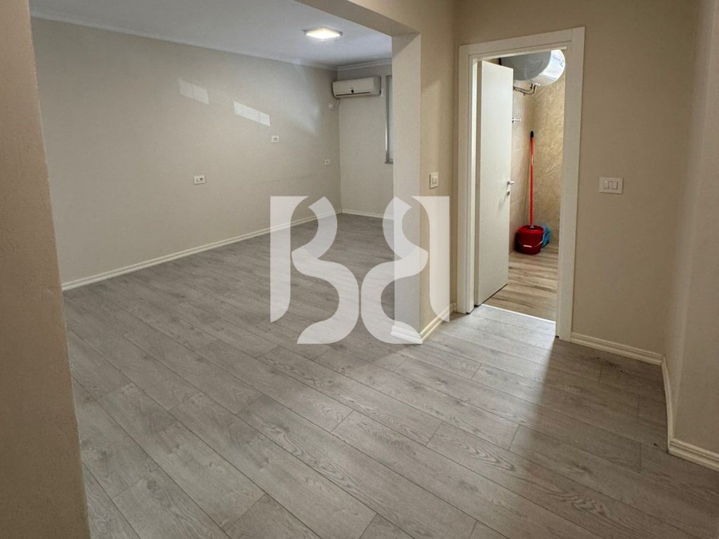 JEPET ME QIRA AMBIENT BIZNESI PRANE 21* 2