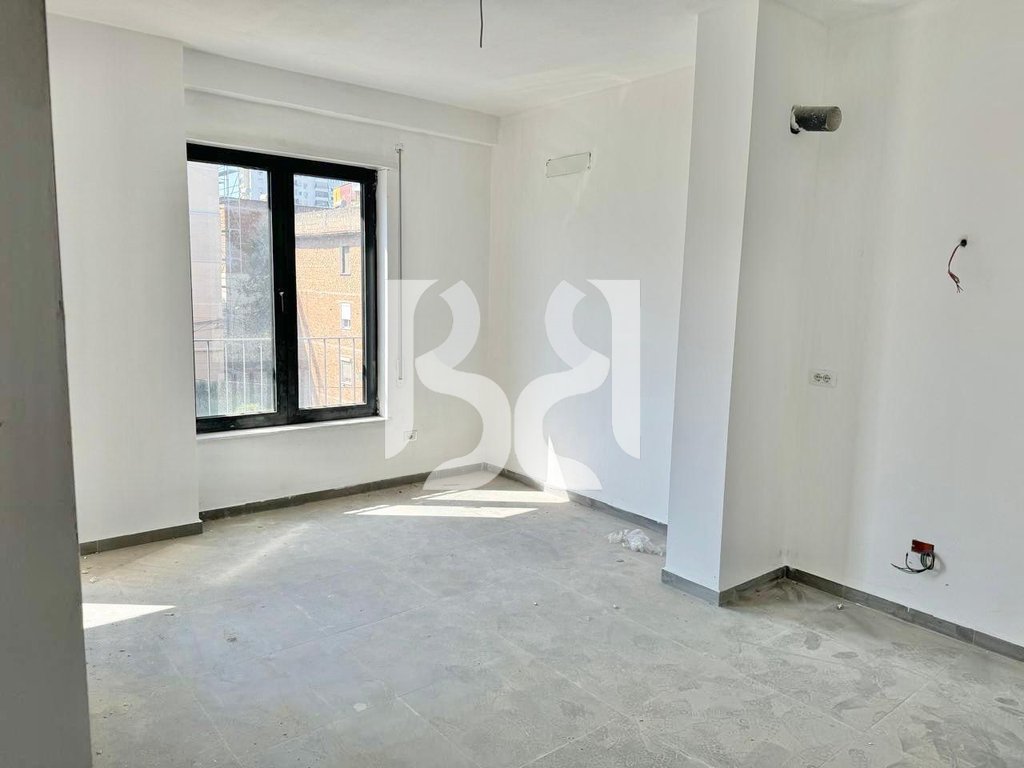 JEPET ME QIRA APARTAMENT 1+1 BOSH PRANË STACIONIT TË TRENIT