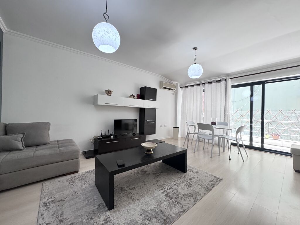 SHITET APARTAMENT 2+1+2 DEPO PRANE KINEMA AGIMIT ISH BLLOKU!