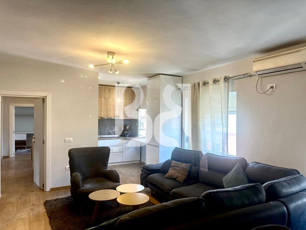 APARTAMENT 3+1, ME QIRA, RRUGA E DURRESIT** 2