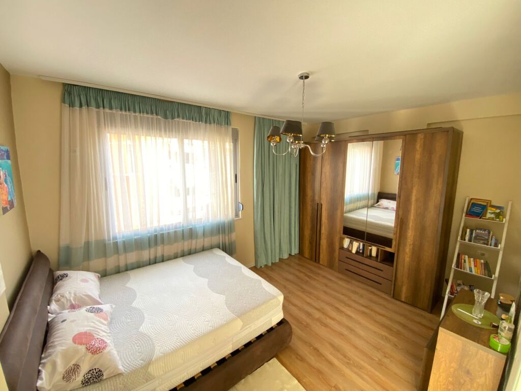 Jepet me Qira Apartament 2+1+2 te Liqeni i Thate 2
