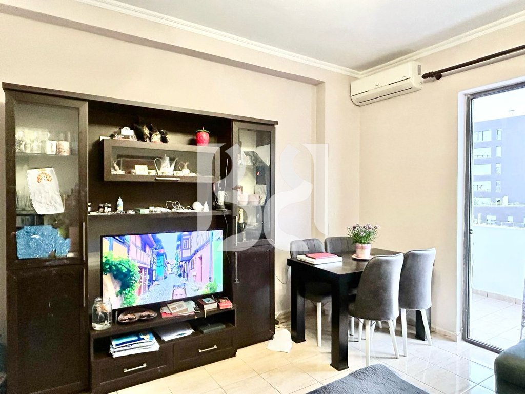 APARTAMENT ME QIRA 1+1 TE SELVIA PRANE VILES GOLD TE RRUGA E DIBRES 3