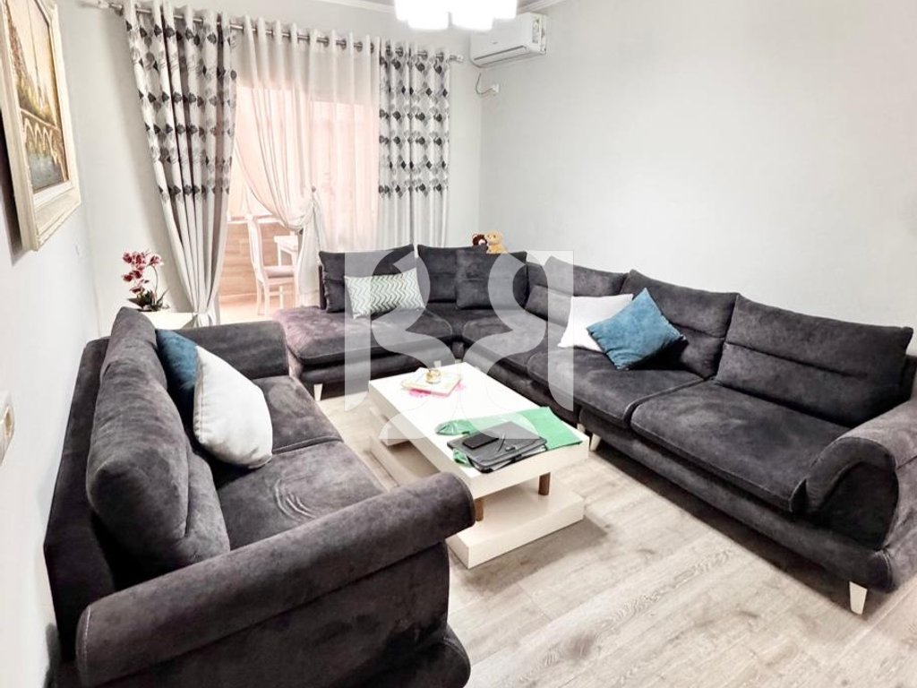 APARTAMENT ME QIRA 1+1 NE ASTIR PRANE JATA MARKETE ,PIZZERIA NAPOLI