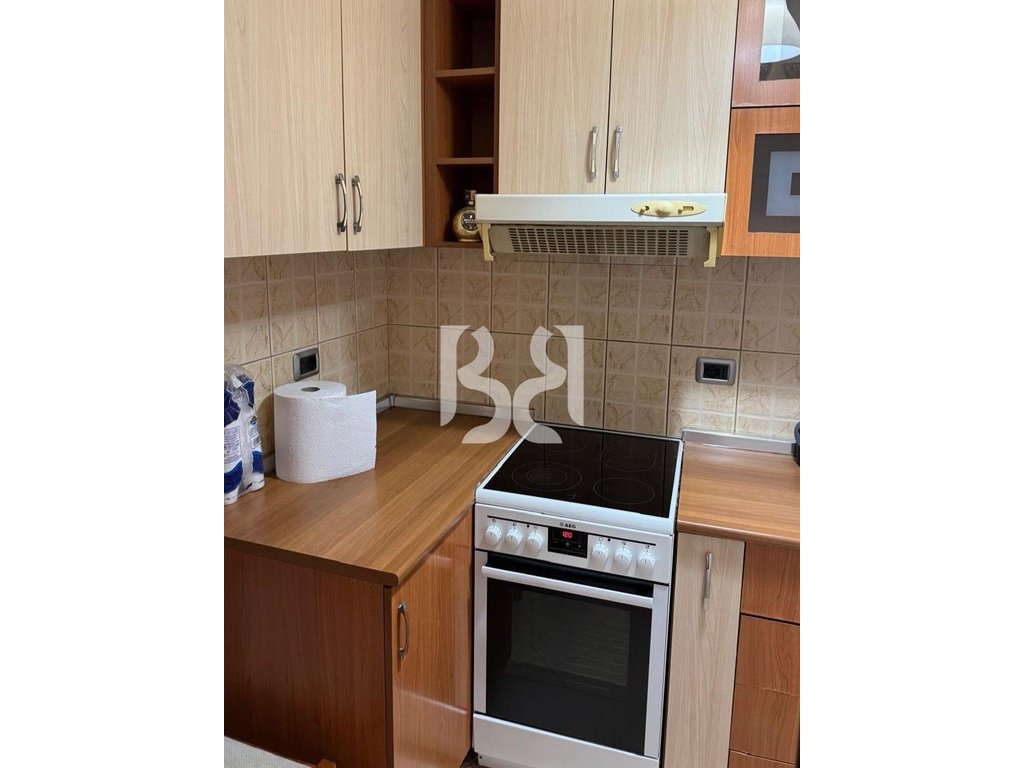 JEPET APARTAMENT 1+1 TEK SHKOLLA E BASHKUAR,RRUGA E DIBRES** 2
