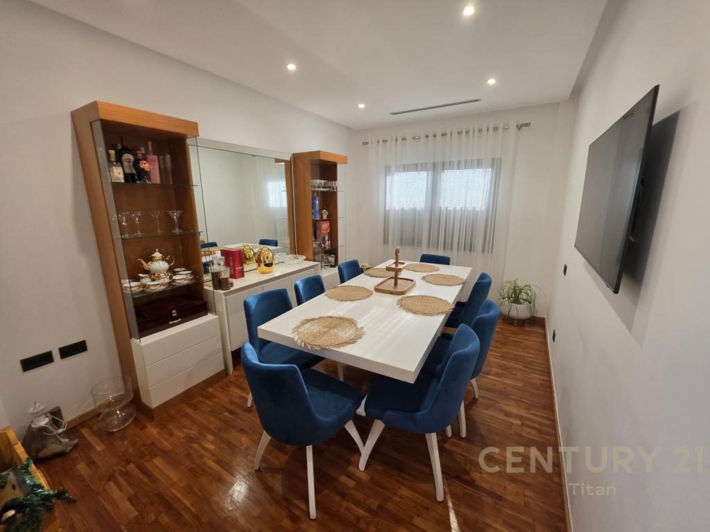 SHITET PENTHOUSE UNIK ME VERANDE ME PAMJE PANORAMIKE 360° NE DURRES 2