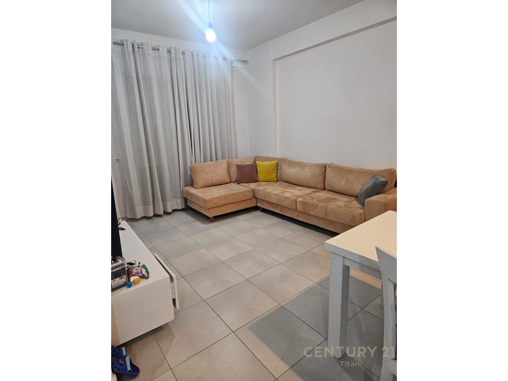 Apartament 2+1 per qira te Golden Park 4