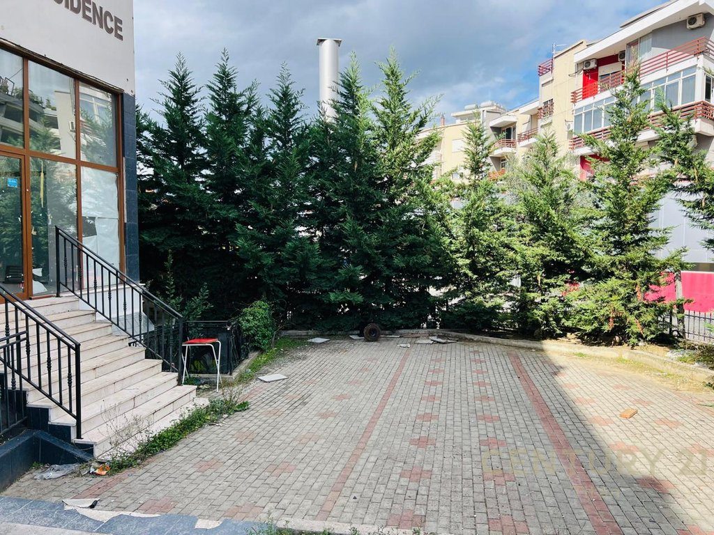 Jepet Me Qira Ambient Komercial Ne Zonen E Freskut! 3