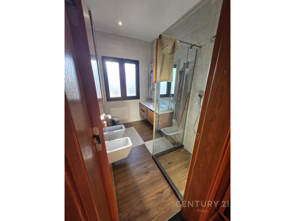 SHITET PENTHOUSE UNIK ME VERANDE ME PAMJE PANORAMIKE 360° NE DURRES 3