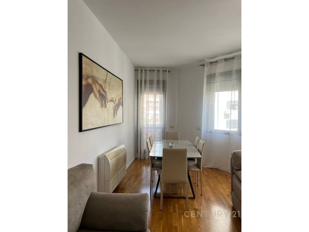 JEPET ME QIRA APARTAMENT 2+1+2+ POST PARKIMI TEK RRUGA E BARRIKADAVE 4