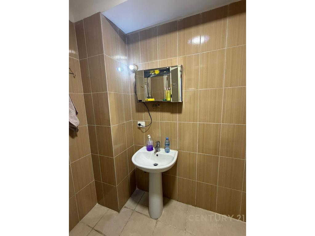 Shitet apartament 2+1 tek 5 Maji 3