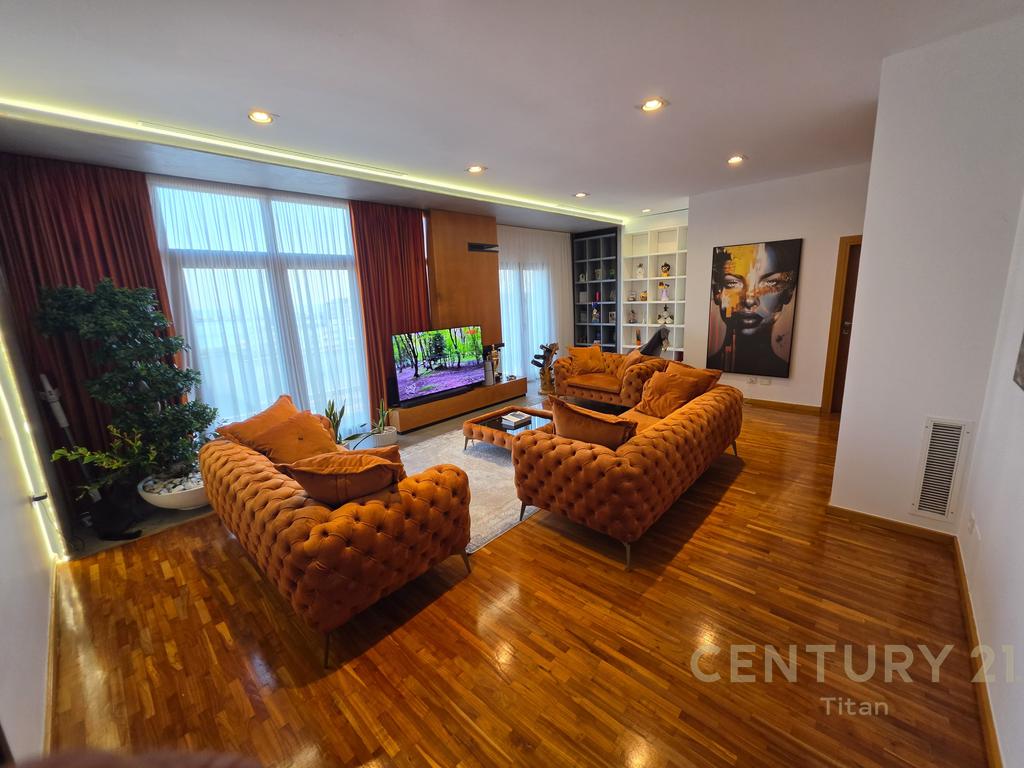 SHITET PENTHOUSE UNIK ME VERANDE ME PAMJE PANORAMIKE 360° NE DURRES 4