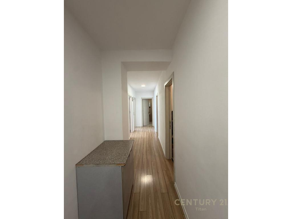 Shitet apartament 2+1 tek 5 Maji