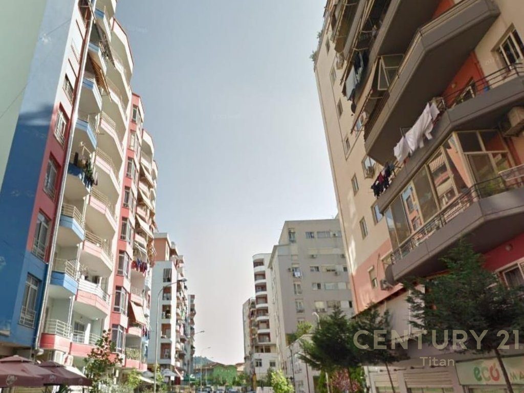 SHITET NJESI BIZNESI KATI 0 NE MISTO MAME, 1300€/m² !!