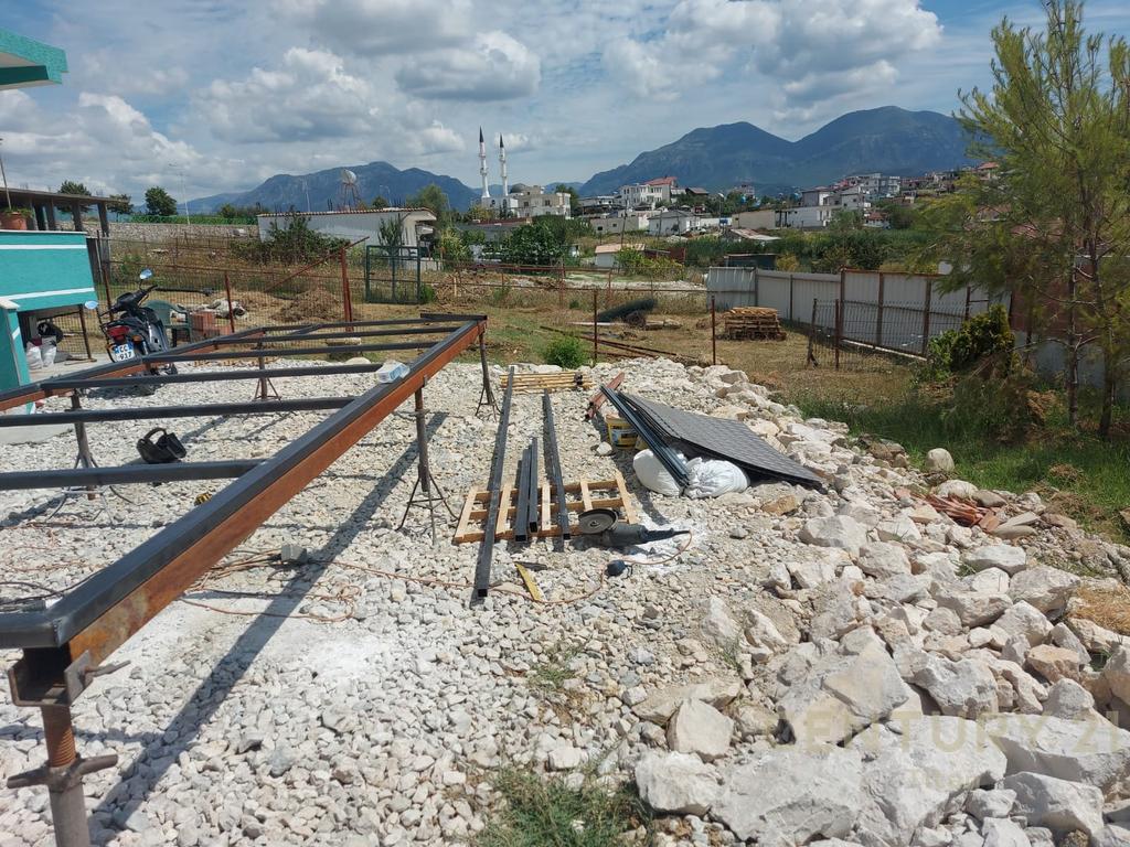 SHITET SHTEPI 1 KATESHE PLUS TOKE 600 m2, BUZE LIQENIT NE PASKUQAN!!!