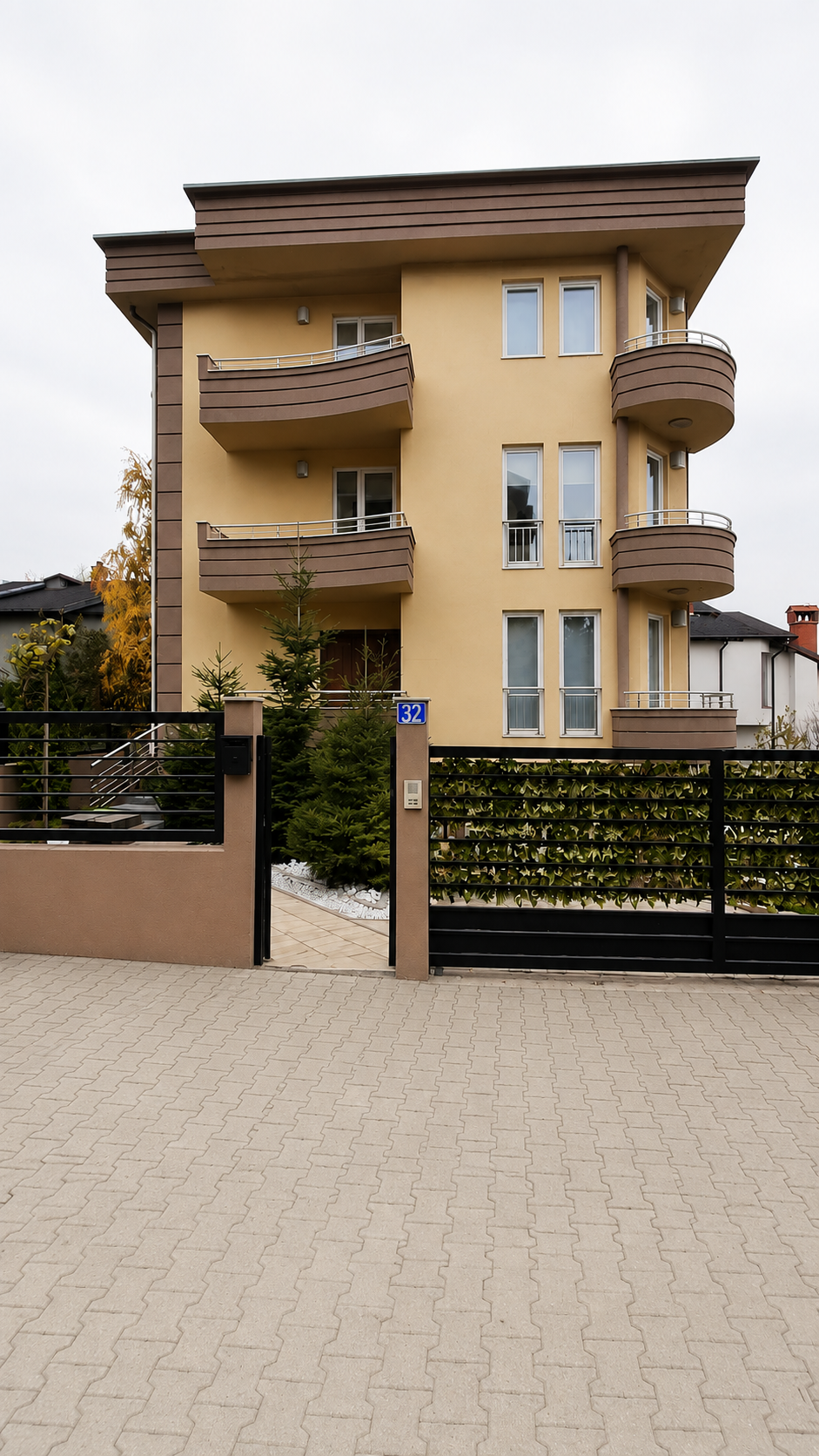 Pronë atraktive në Breg të Diellit – ideale për banim ose biznes