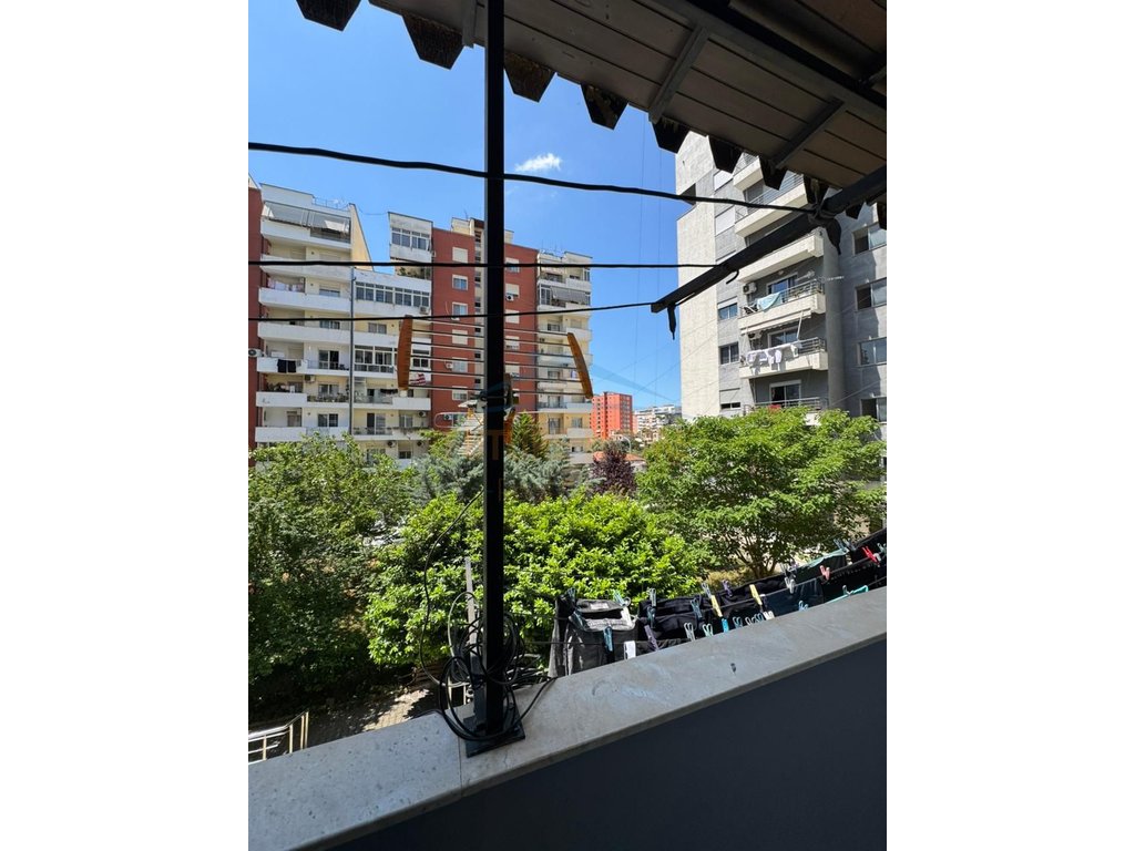 Shitet, Apartament 2+1+2, Unaza e Re