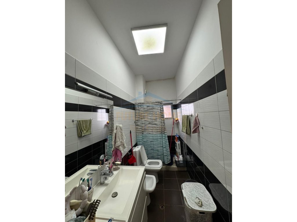 Shitet, Apartament 2+1+2, Unaza e Re