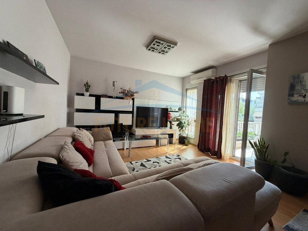 Shitet, Apartament 2+1+2+ Garazhd, Rruga Frosina Plaku, Tiranë