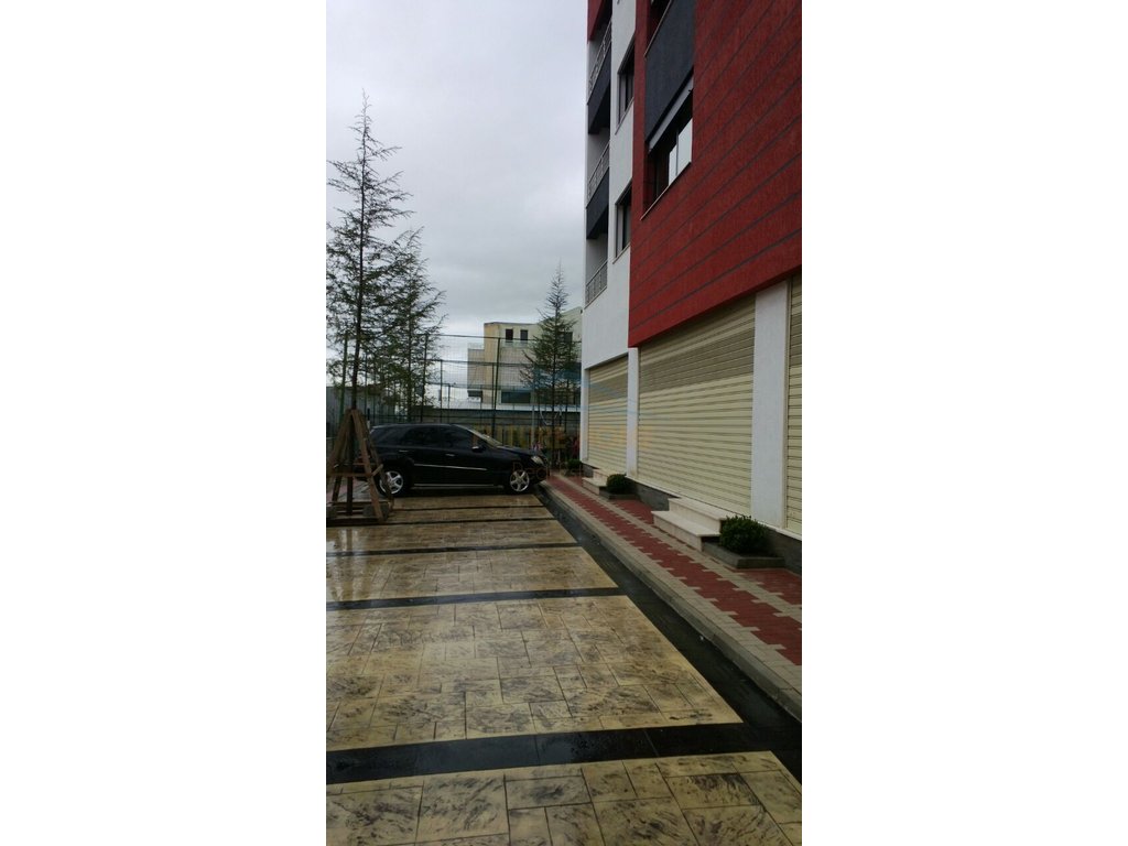Qera, Ambient Biznesi, Mëzez