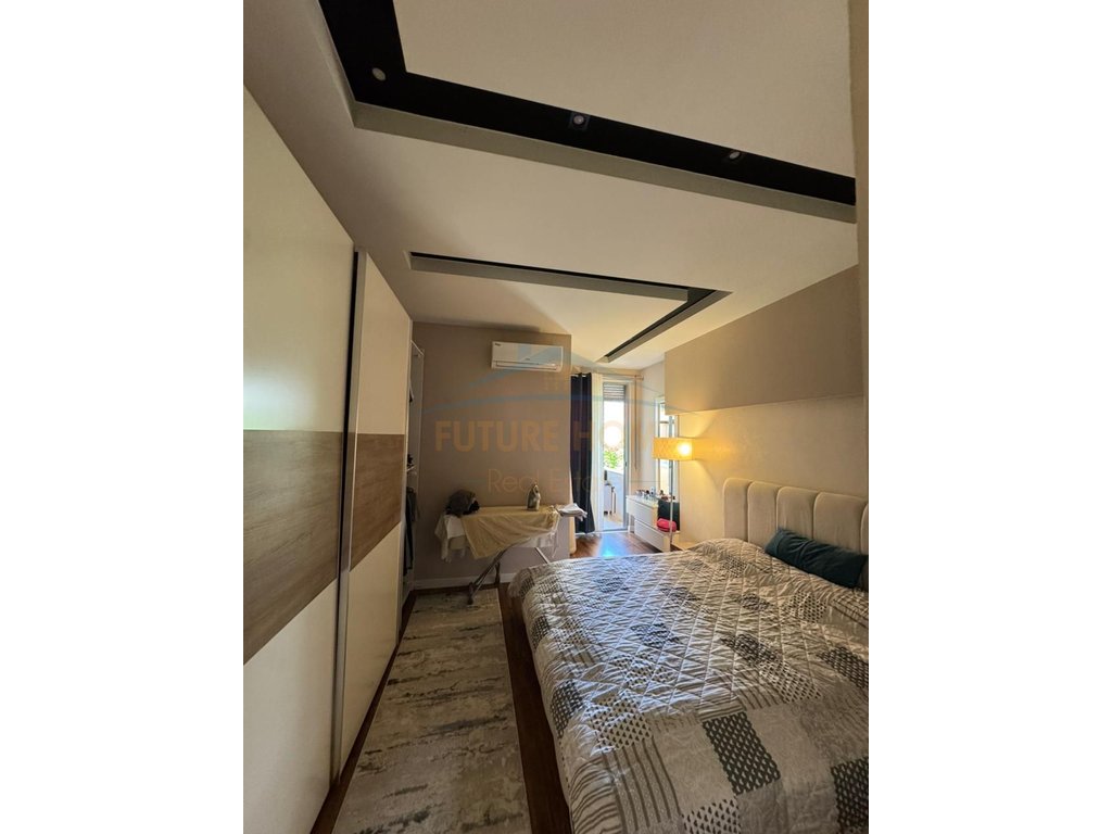 Shitet, Apartament 2+1+2, Unaza e Re