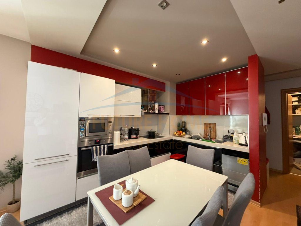 Shitet, Apartament 2+1+2+ Garazhd, Rruga Frosina Plaku, Tiranë 3