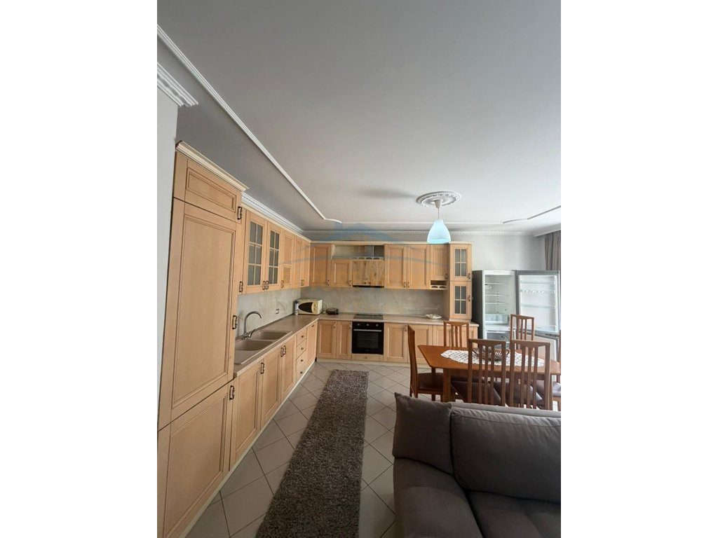 Shitet, Apartament 2+1+2, Komuna e Parisit, Tiranë 3