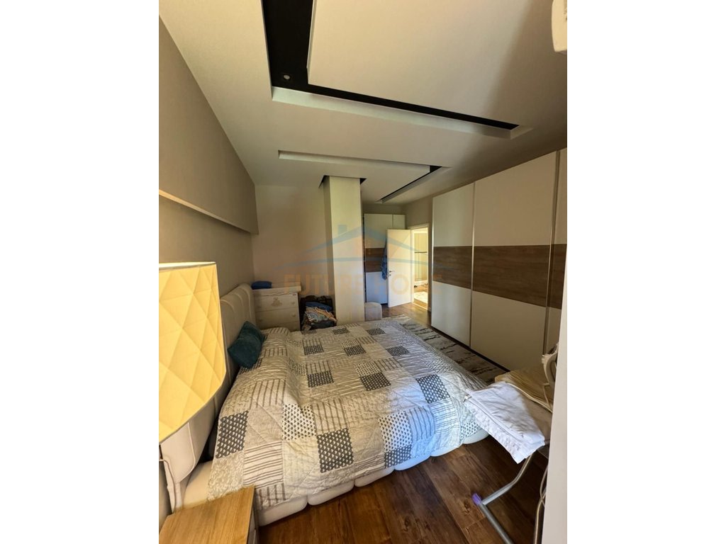 Shitet, Apartament 2+1+2, Unaza e Re