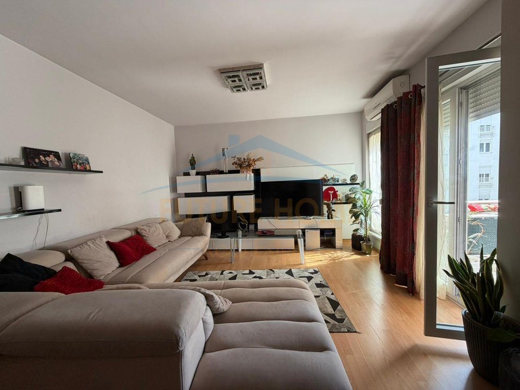 Shitet, Apartament 2+1+2+ Garazhd, Rruga Frosina Plaku, Tiranë 4