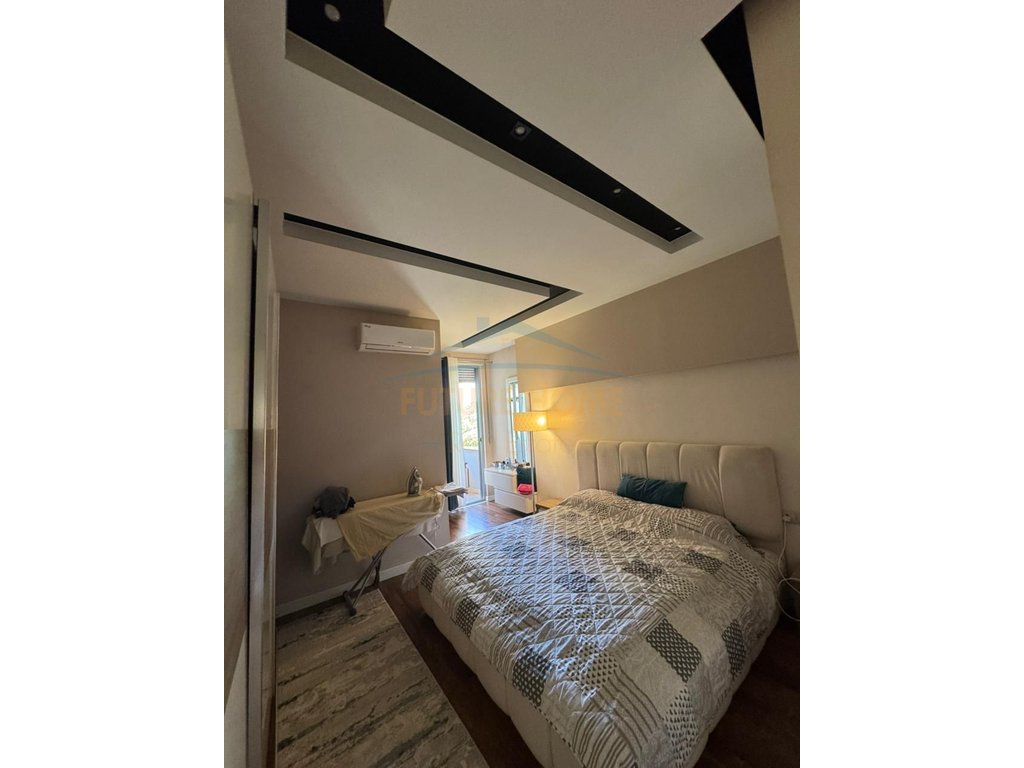 Shitet, Apartament 2+1+2, Unaza e Re