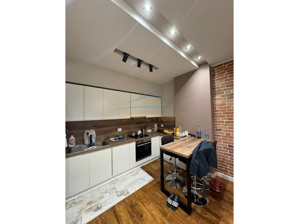 Shitet, Apartament 2+1+2, Unaza e Re