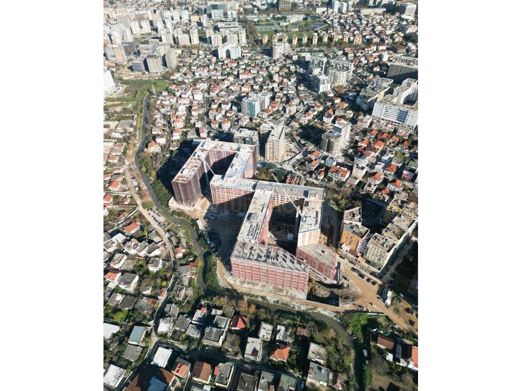 Shitet, Apartament Dublex 4+1+4+Depo, River Side Residence, Tiranë