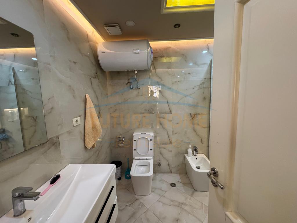 Shitet, Apartament 3+1+2, Unaza e Re