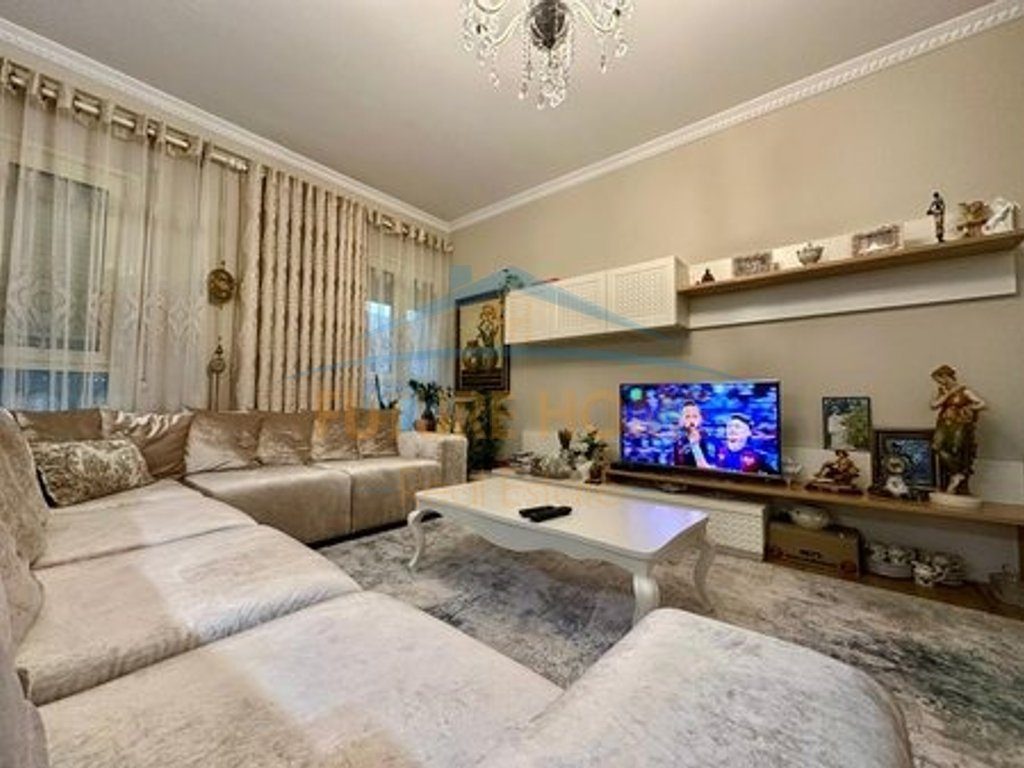 Shitet, Apartament 3+1+2, Liqeni i Thatë, Tiranë. 4