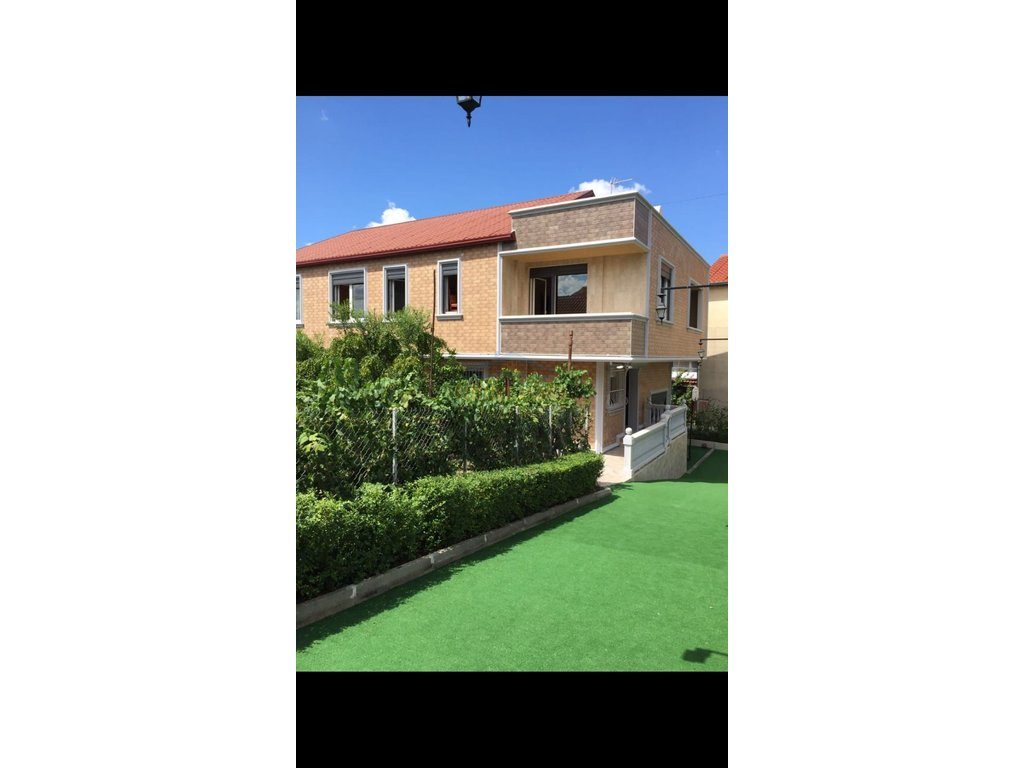 Shitet, Vilë 4-katëshe, Institut, Tirane.