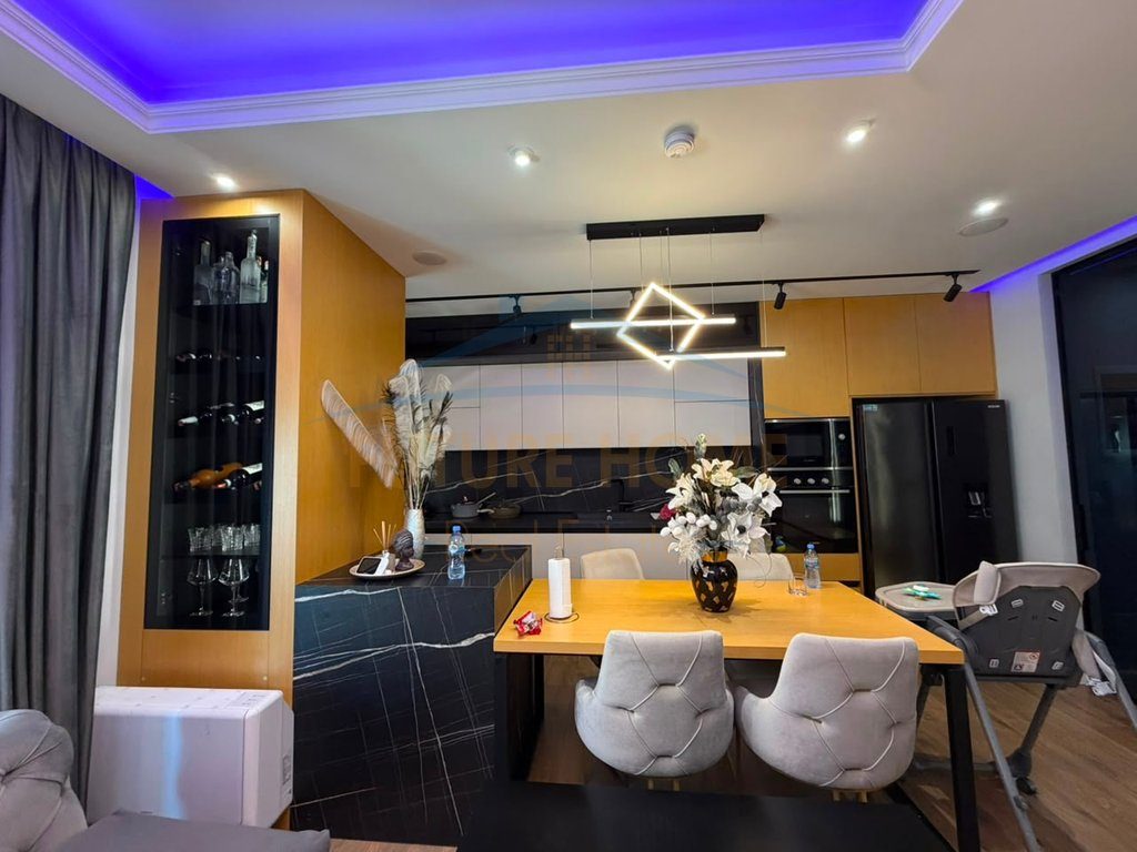 Shitet, Apartament 2+1+Post Parkimi, Ish-Fusha e Aviacionit