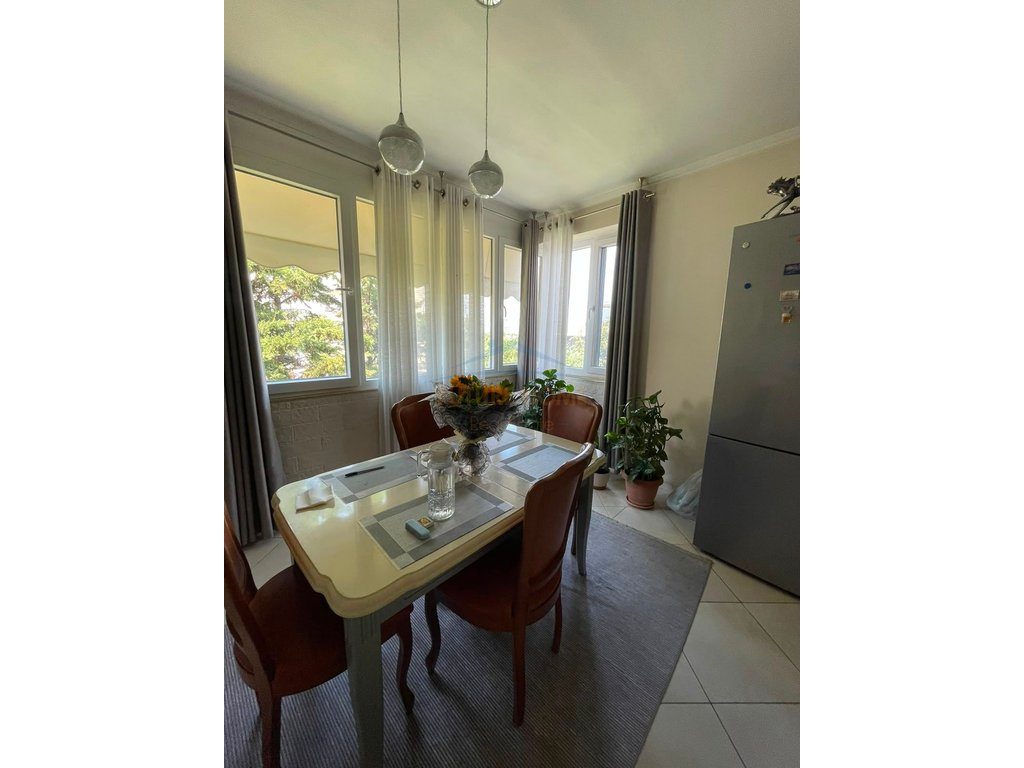 Shitet, Apartament 2+1+2, Liqeni i Thatë, Tiranë. 4