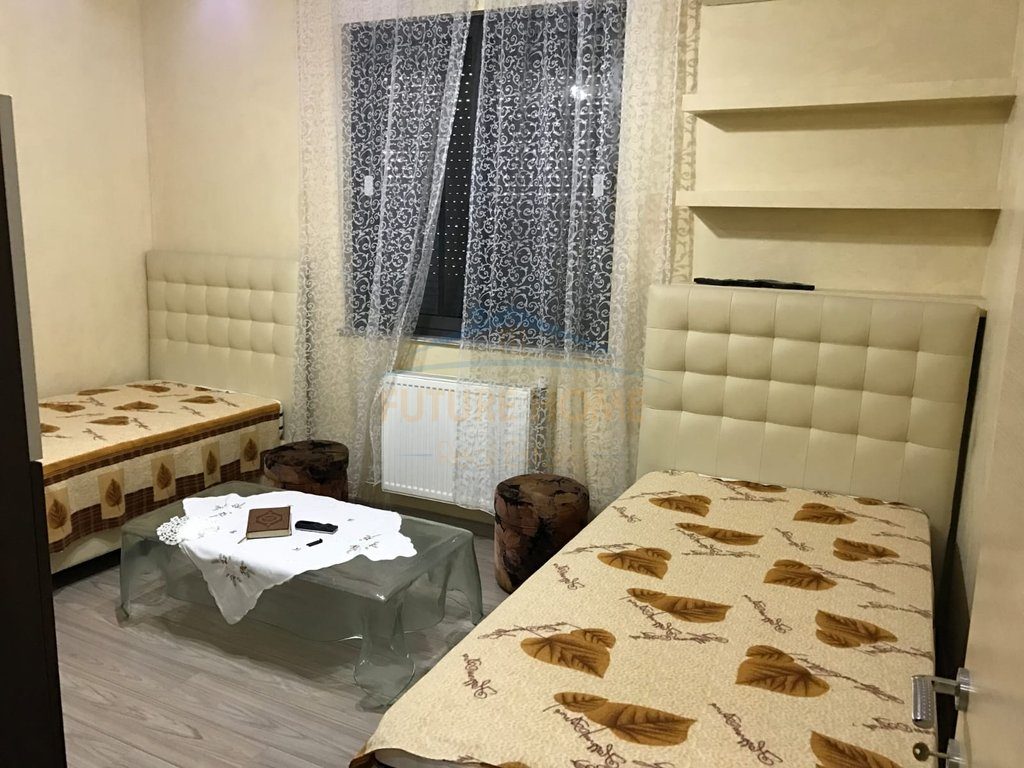 Shitet, Vilë 4-katëshe, Institut, Tirane. 4