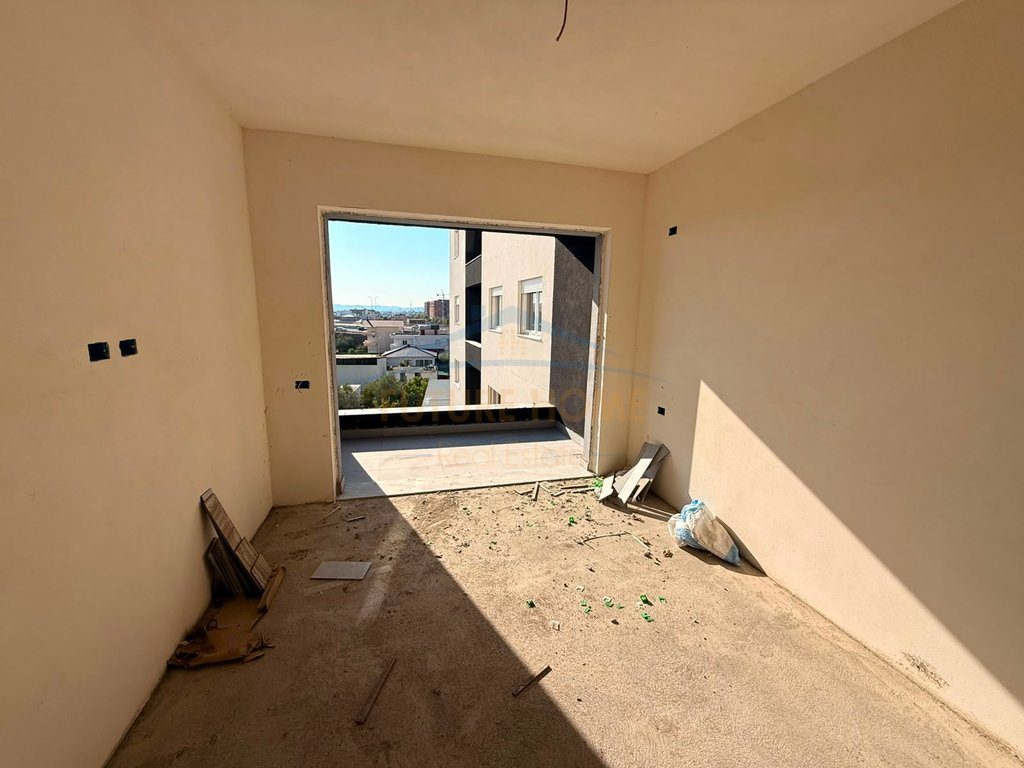 Shitet, Apartament 1+1, "Residenca Platinium II", Paskuqan, Tirane. 2