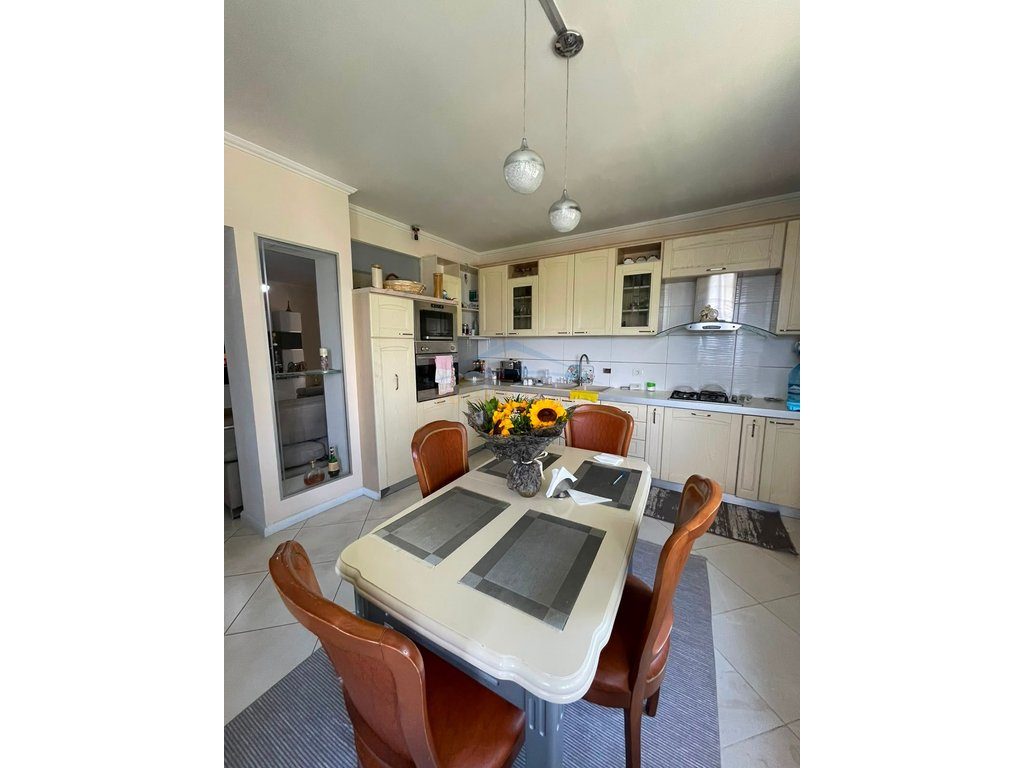 Shitet, Apartament 2+1+2, Liqeni i Thatë, Tiranë. 3