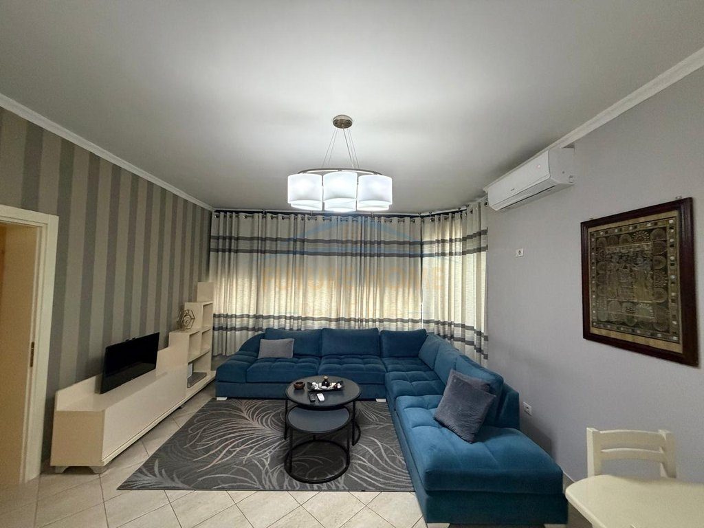 Shitet, Apartament 2+1, Liqeni i Thate, Tirane.