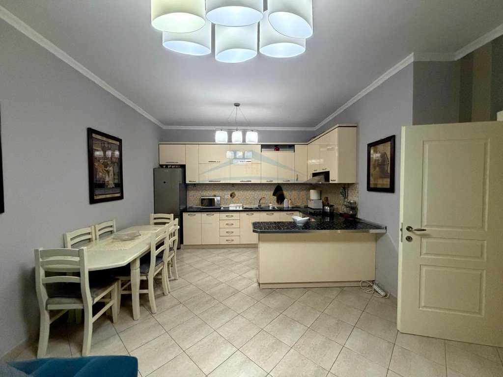 Shitet, Apartament 2+1, Liqeni i Thate, Tirane. 2