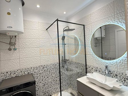 Shitet, Apartament 2+1+2, Unaza Re