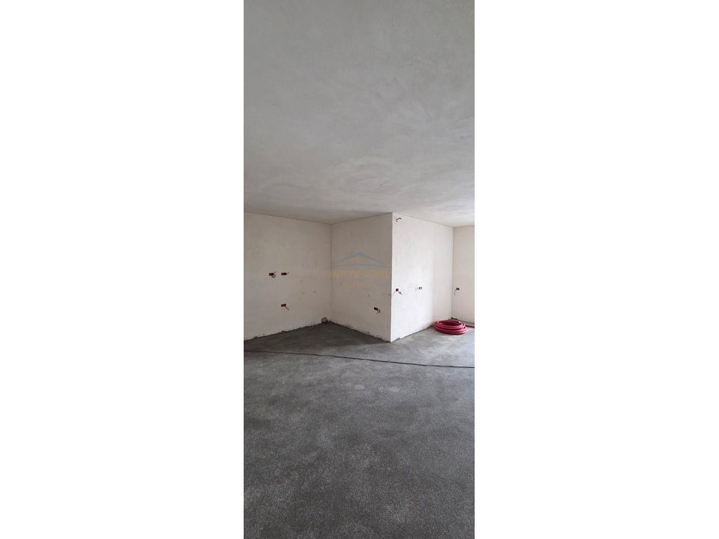 Shitet, Apartament 2+1 + 2 Poste Parkimi, Rruga "Pasho Hysa", Tregu Elektrik, Tirane. 2
