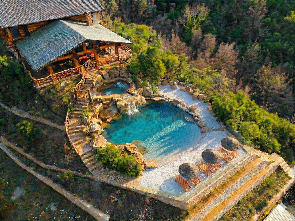 Shitet, Resort, Petrelë, Rruga Internacionale, Tiranë–Elbasan.