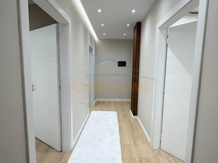 Shitet, Apartament 2+1+2, Unaza Re