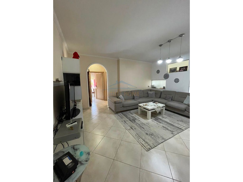 Shitet, Apartament 2+1+2, Liqeni i Thatë, Tiranë.