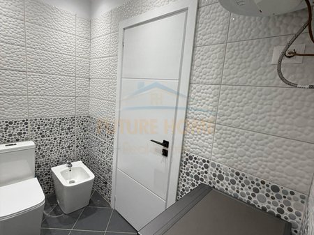 Shitet, Apartament 2+1+2, Unaza Re